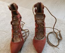 Ladies Heels- size 5