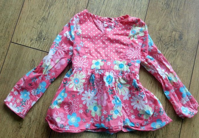 Marks and Spencer beautiful short top 2-3 years