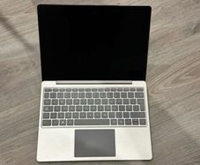 Microsoft Surface Laptop Go - i5 - 8GB - 128GB SSD - Windows 11 Pro