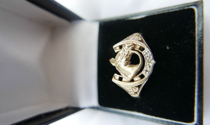 Vintage 9K Sold Gold 375 Horse Head and Horseshoe Ring Men's Signet with Diamonds, BIG SIZE 4,23g