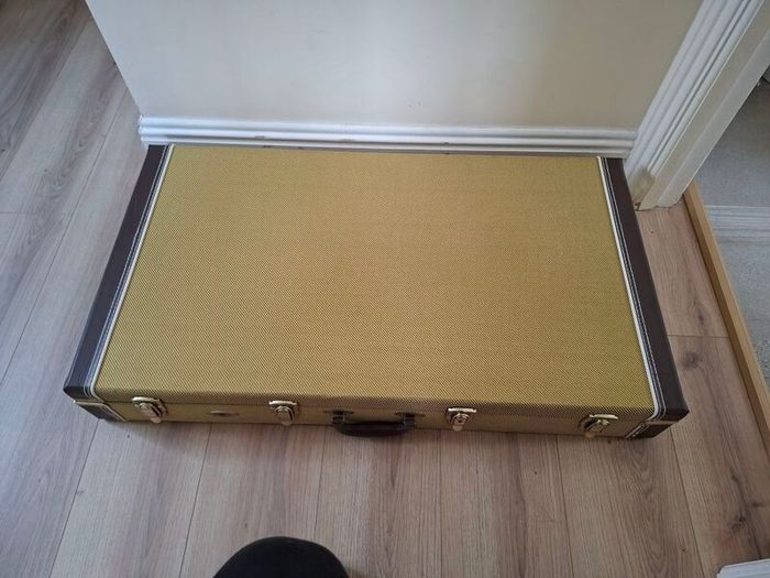 Vintage Tweed 8-Guitar Hard Case Gear4music Second Hand