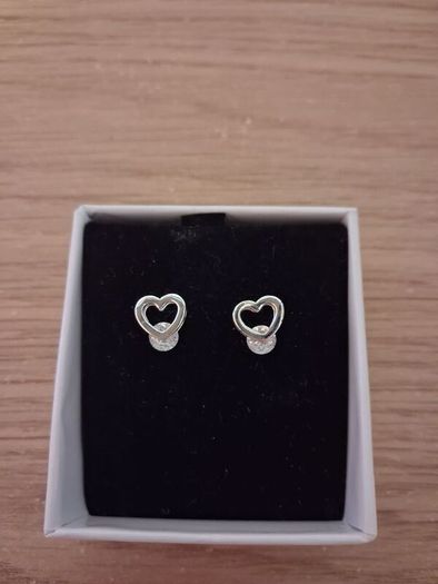 silver heart earrings brand new
