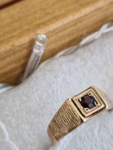 9ct ruby