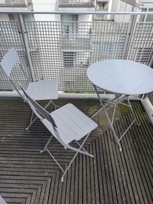 garden table and chair