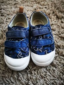 Unisex Clarks shoes size UK 6 1/2 G