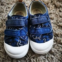 Unisex Clarks shoes size UK 6 1/2 G
