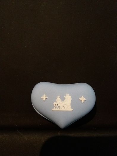 Wedgewood Thimble & Heart box