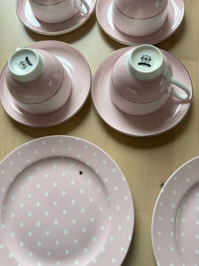 Royal Victoria Vintage Tea Set for breakfast/tea time