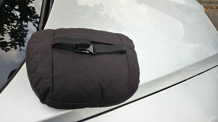 2 head rest pillows
