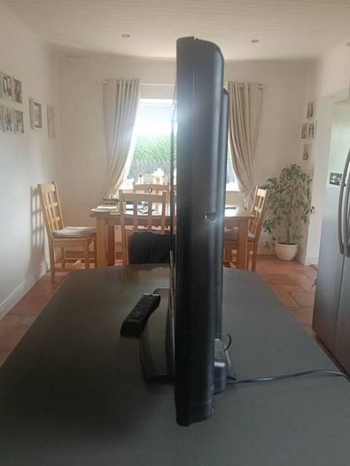 Walker 37" Lcd Tv