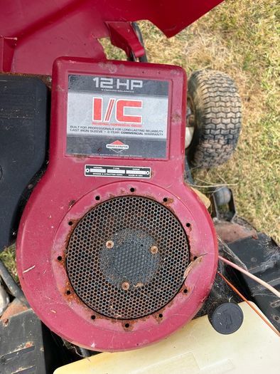 Ride On Lawn Mower  Briggs & Stratton I/C 12HP Engine for Spares or Repair