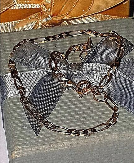 Pristine Vintage 9ct Gold Figaro Chain Bracelet