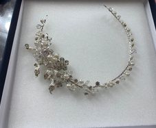 Bridal hair accessory