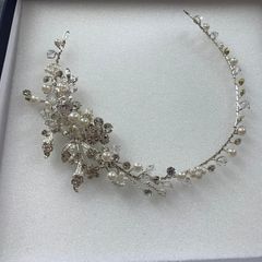 Bridal hair accessory