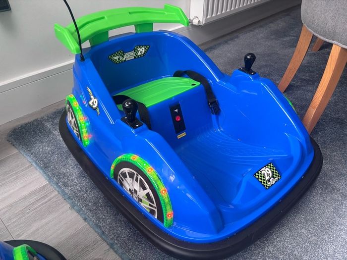 Flybar kids sit on bumper car