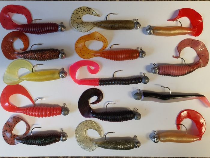No#11 - New - Set of 14pcs mix colour soft lures 8,5-9cm on jig heads 4/0 and 8g - Pike Perch Trout Salmon Bass Cod Pollock
