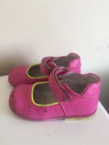 Girls leather shoes size 8