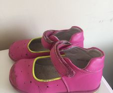 Girls leather shoes size 8