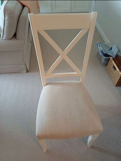 Extendable dining room table and chairs
