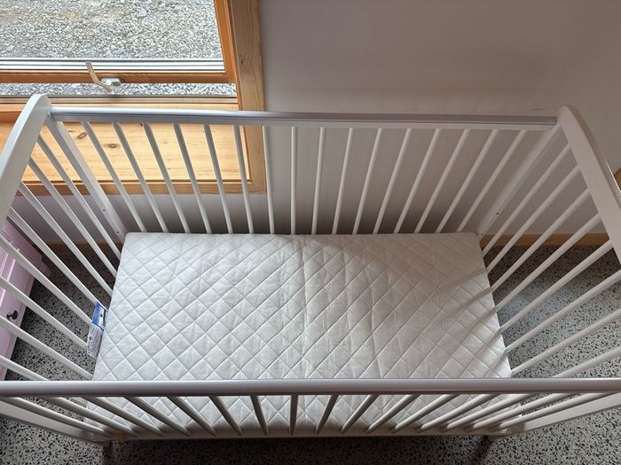 Baby Elegance Cot & new Mamas Papas mattress
