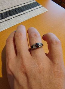 Vintage Garnet ring 9k gold