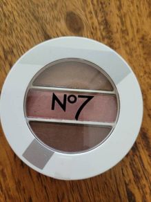 No 7 eyeshadow trio