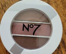 No 7 eyeshadow trio