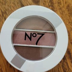 No 7 eyeshadow trio