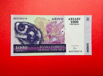Madagascar.  1000 Francs  2004   PICK  89a  ( Uncirculated )