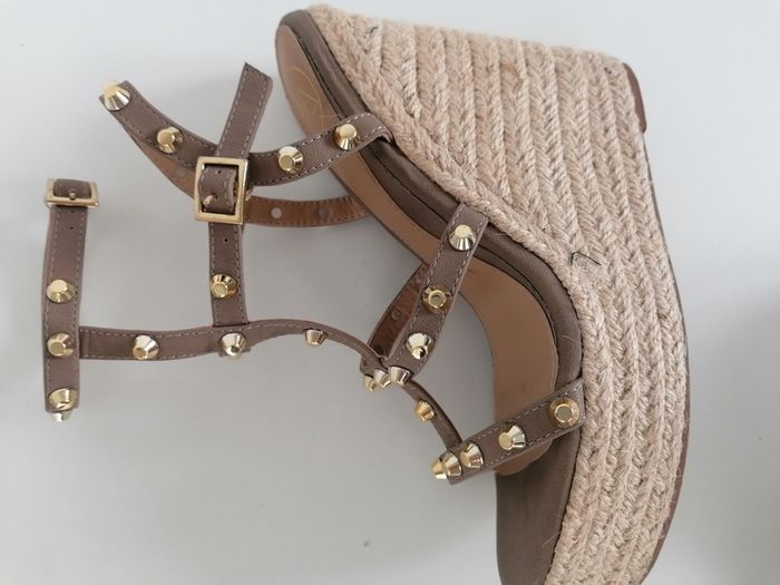 Studded shoes