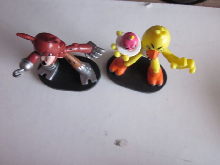 Funko Five Nights At Freddy's Hero World Chica / Foxy Figures