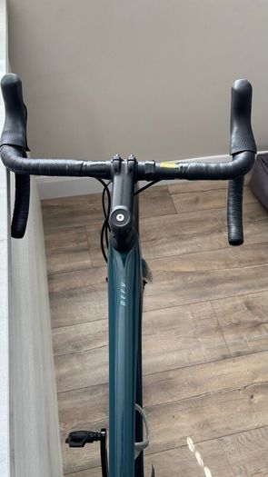 Giant defy advanced 2 carbon road bike