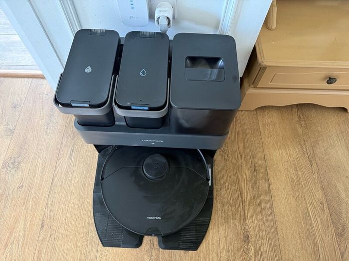 Roborock Self Cleaning Robot Vac & Mop(1,700 new)