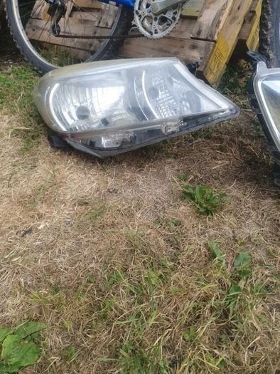 toyota yaris headlight