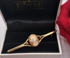 Vintage 9ct gold cameo brooch