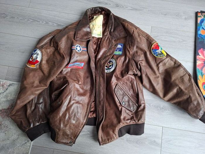 Men 1050s pilots jacket large / x large % 100 leather