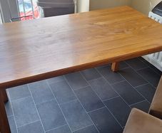 Kitchen table and 6 chairs