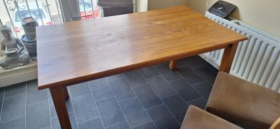 Kitchen table and 6 chairs
