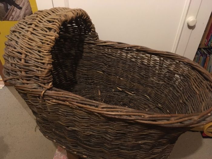 Wicker cot basket