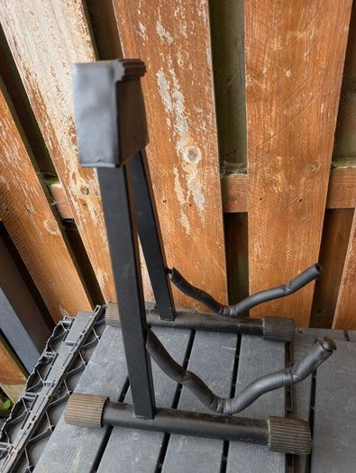 Free Guitar Stand
