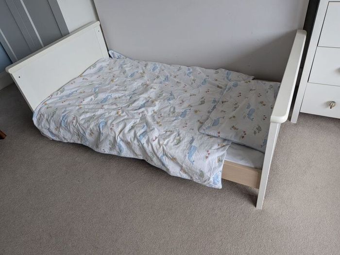 Cotbed