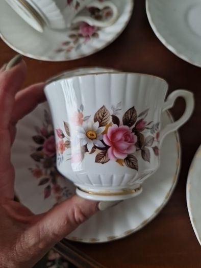 Cups & saucers