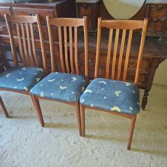 3 No dining chairs