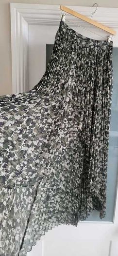 Karl Lagerfeld Camo Pleated Skirt Sz 38 (fit 10-12uk) - Bnwot - Rrp 495