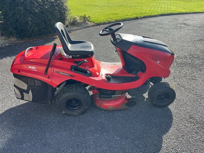 Ride on lawnmower