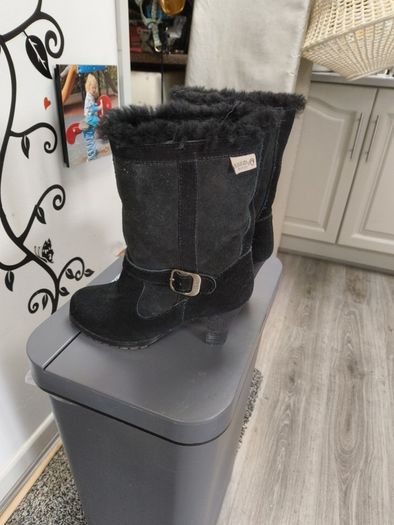 sheepskin boots