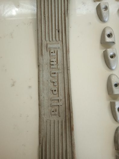 lambretta LD floorboard rubber mats, cap ends