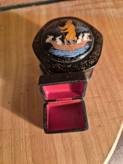 russian lacquered boxes