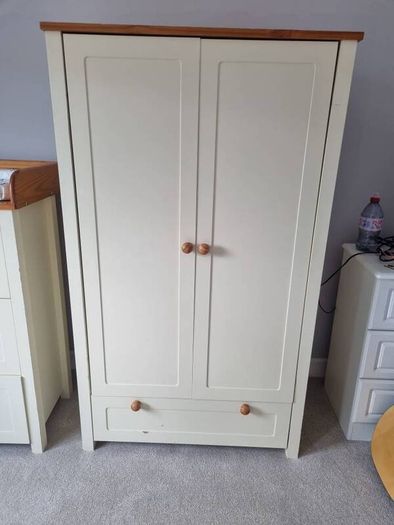 childs wardrobe
