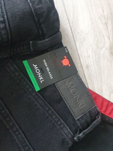 Monki Kimomo high waist mom jeans w26